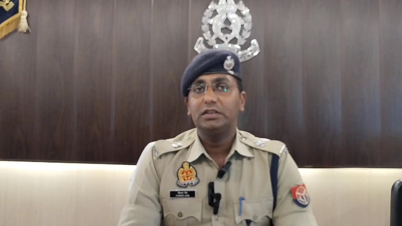 आज़मगढ़ के इस थाने के थानाध्यक्ष सहित 15 पुलिसकर्मियों के खिलाफ मुकदमा दर्ज, जानें वजह