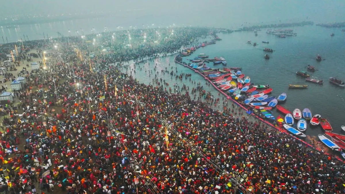 प्रथम स्नान पर अब तक एक करोड़ से अधिक लोगों ने लगाई डुबकी, देखें तस्वीरें