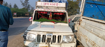 आज़मगढ़: टायर फटने से अनियंत्रित वाहन पलटा, महाकुंभ से लौट रहे बिहार के 15 श्रद्धालु घायल