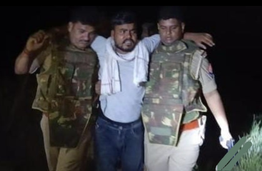 आज़मगढ़: पुलिस मुठभेड़ में दो इनामी हत्यारोपी घायल,प्रॉपर्टी डीलर की हत्या में थे शामिल