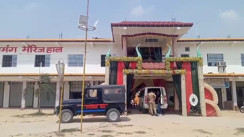 आज़मगढ़: मैरेज हाल के गेट पर बाइक सवार बदमाशों ने दूल्हे के पिता से रूपयों से भरा बैग छीनकर हुए फरार, जांच में जुटी पुलिस