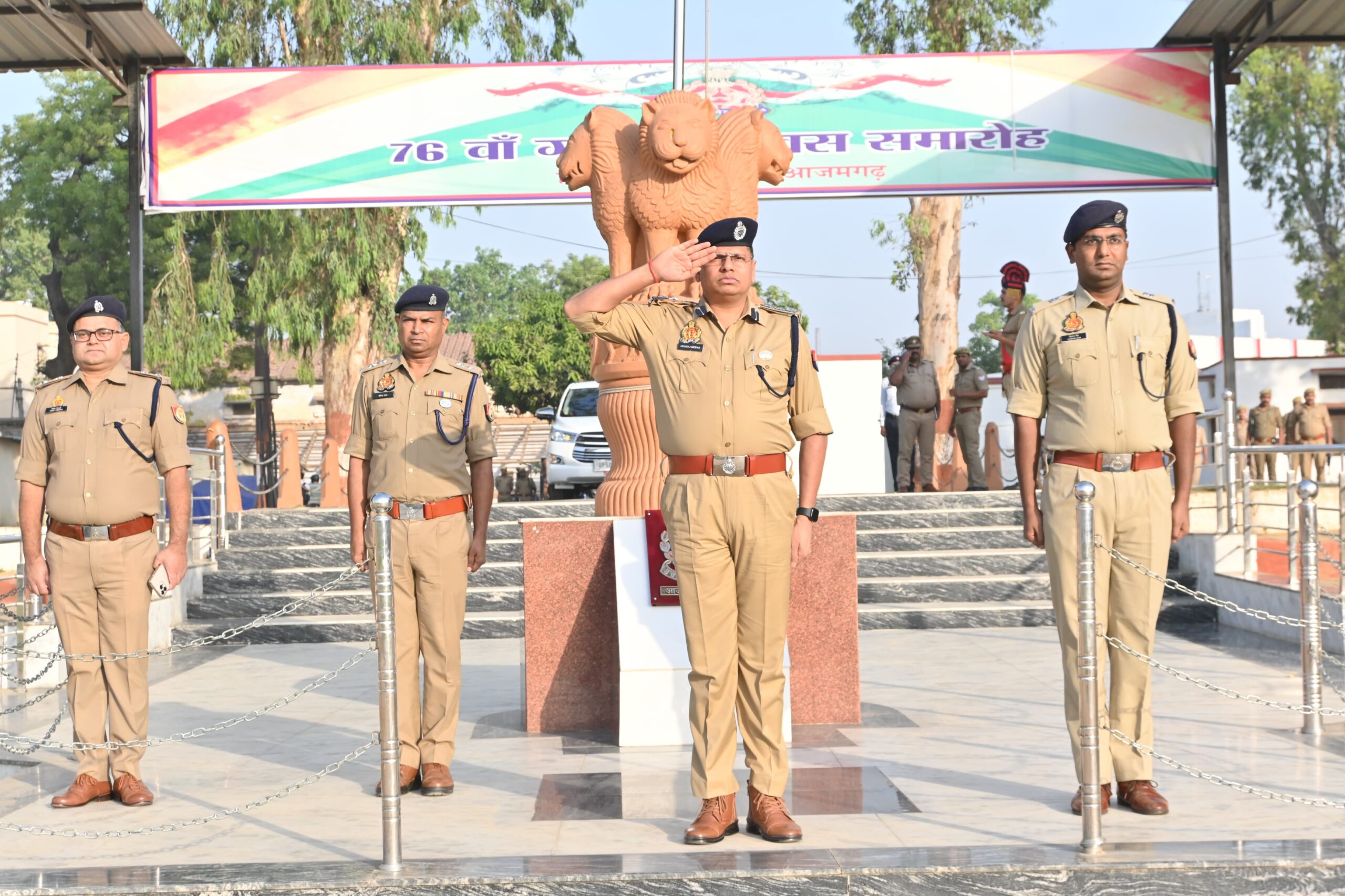 आज़मगढ़: एसपी ने परेड का  निरीक्षण कर दिए आवश्यक  निर्देश