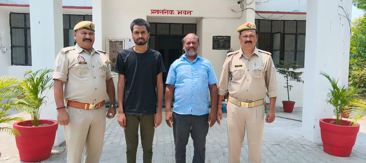 आज़मगढ़: सोते समय बुजुर्ग को जिंदा जलाने के मामले में पिता-पुत्र गिरफ्तार, पेट्रोल डालकर लगाई थी आग