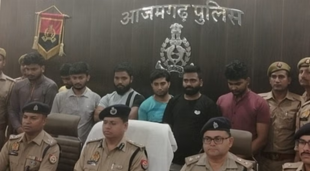 आज़मगढ़: ऑनलाइन सट्टेबाजी रैकेट का भंडाफोड़, सात आरोपी गिरफ्तार, इलेक्ट्रॉनिक उपकरण बरामद