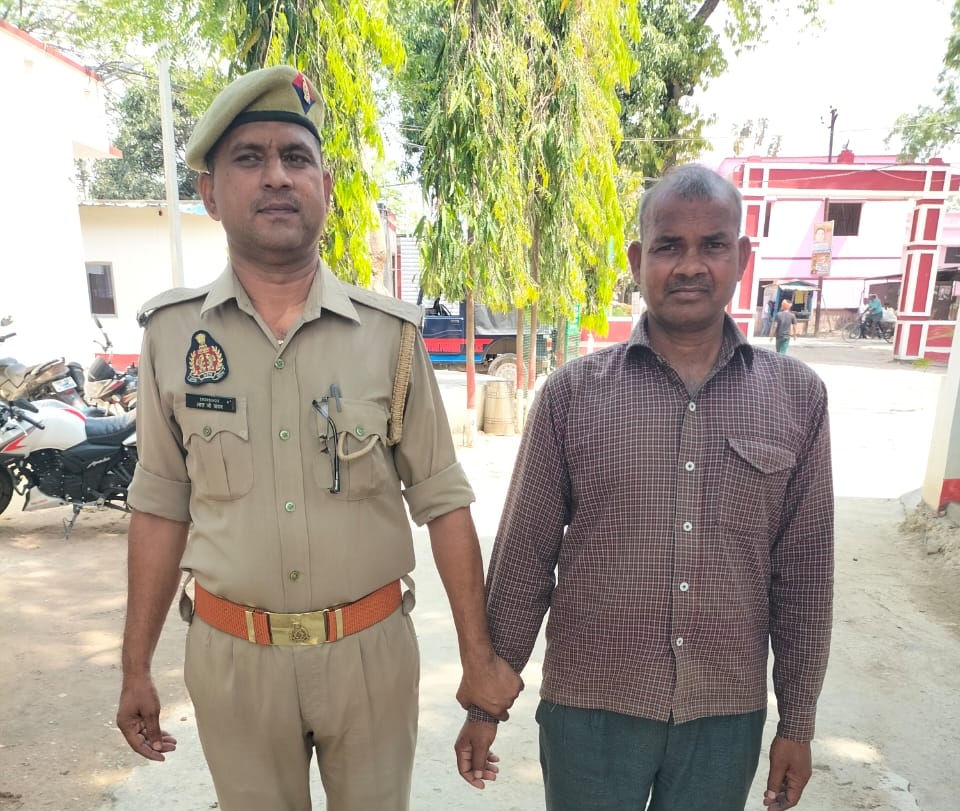 आज़मगढ़: भूत-प्रेत के नाम पर डरा कर धर्मांतरण कराने वाला गिरफ्तार