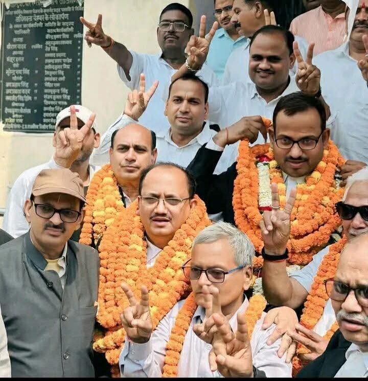 आज़मगढ़: अरविंद कुमार अध्यक्ष, रणधीर बने दी डिस्ट्रिक्ट बार एसोसिएशन के मंत्री