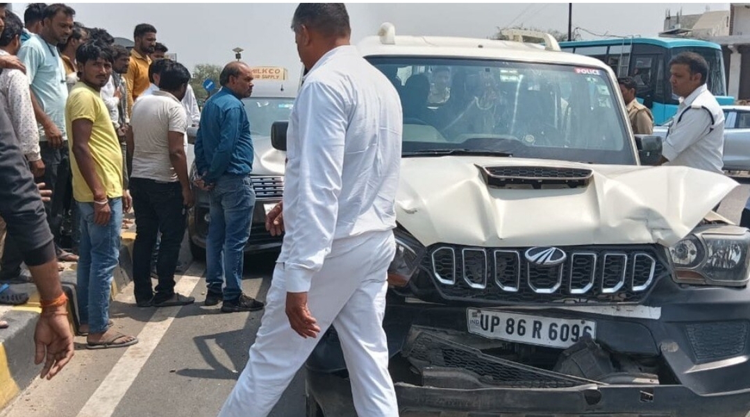 सपा सांसद रामजी लाल सुमन के काफिले पर हमला, आपस मे टकराई गाड़ियां, कई क्षतिग्रस्त