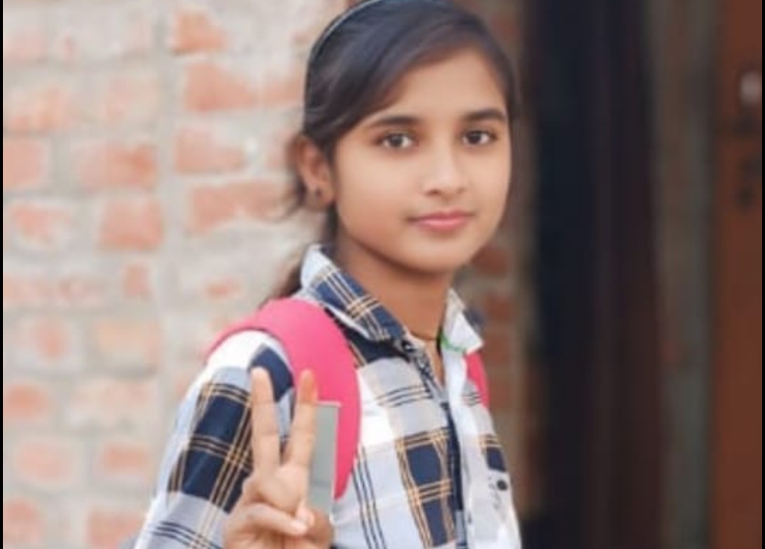 आज़मगढ़: 12वीं की छात्रा का शव पेड़ से लटकता मिलने से मची सनसनी, जांच में जुटी पुलिस