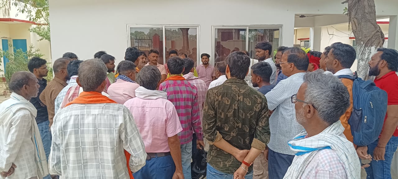 आज़मगढ़: फसल बचाने के लिए लगाए गए तार में प्रवाहित हो रहे करंट की चपेट में आने से खेत के स्वामी की मौत