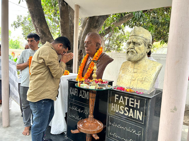 आज़मगढ़: 23 वीं पुण्यतिथि पर कैफ़ी आज़मी को दी गई श्रद्धांजलि