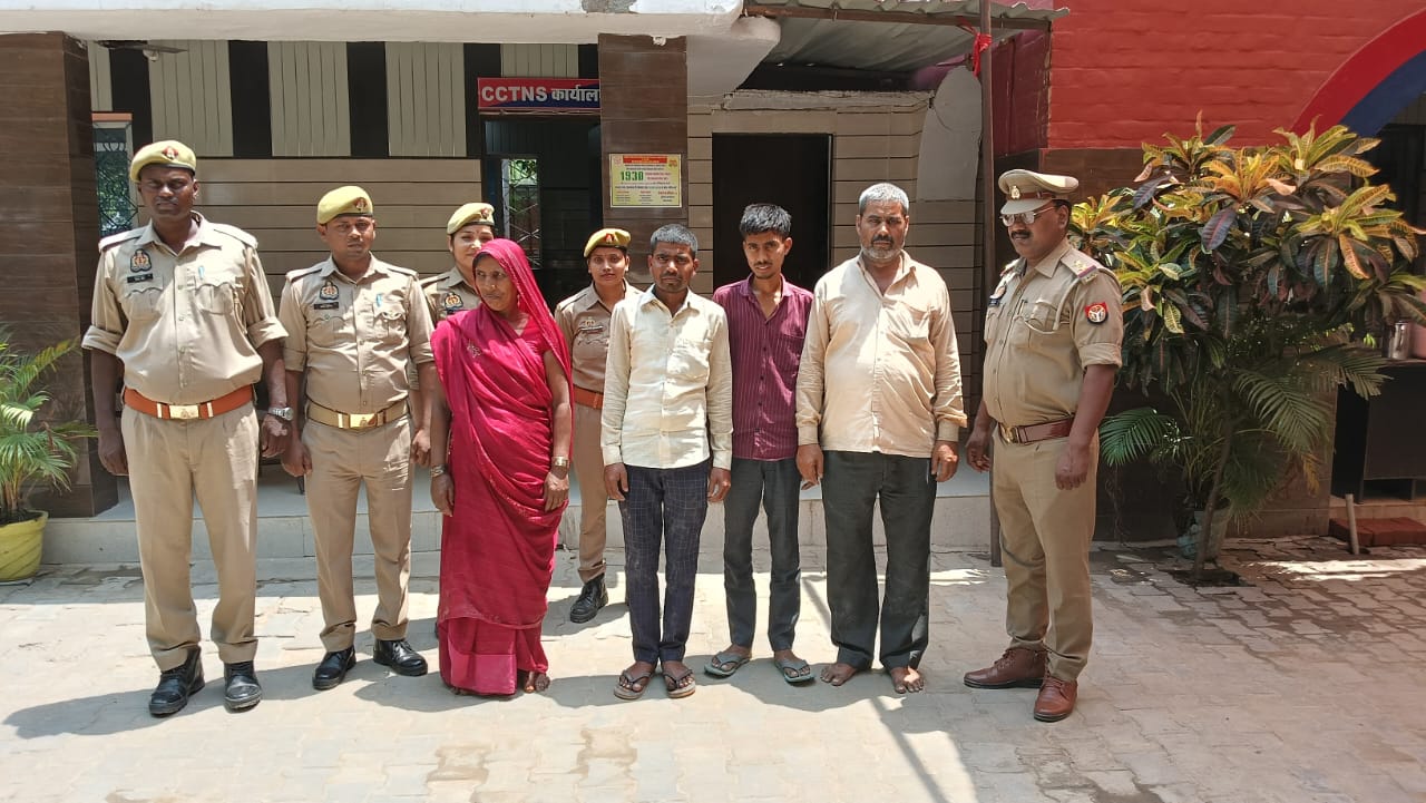 आज़मगढ़: राजस्वकर्मी और पुलिसकर्मियों पर पत्थरबाजी के आरोप में महिला समेत 4 गिरफ्तार, एक नाबालिग पुलिस अभिरक्षा में