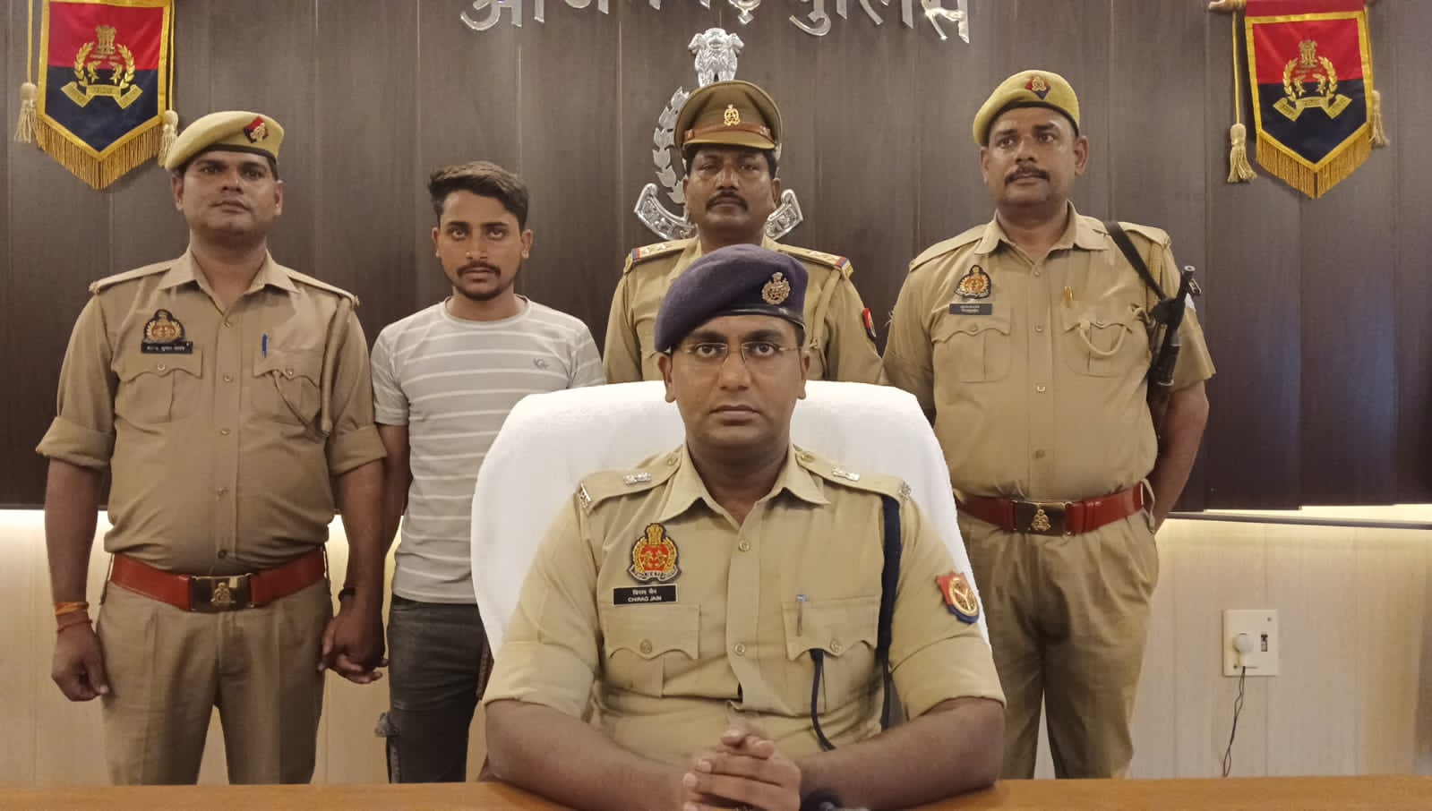 आज़मगढ़: अंतर्जनपदीय लुटेरा गिरफ्तार, तमंचा, कारतूस व नकदी बरामद