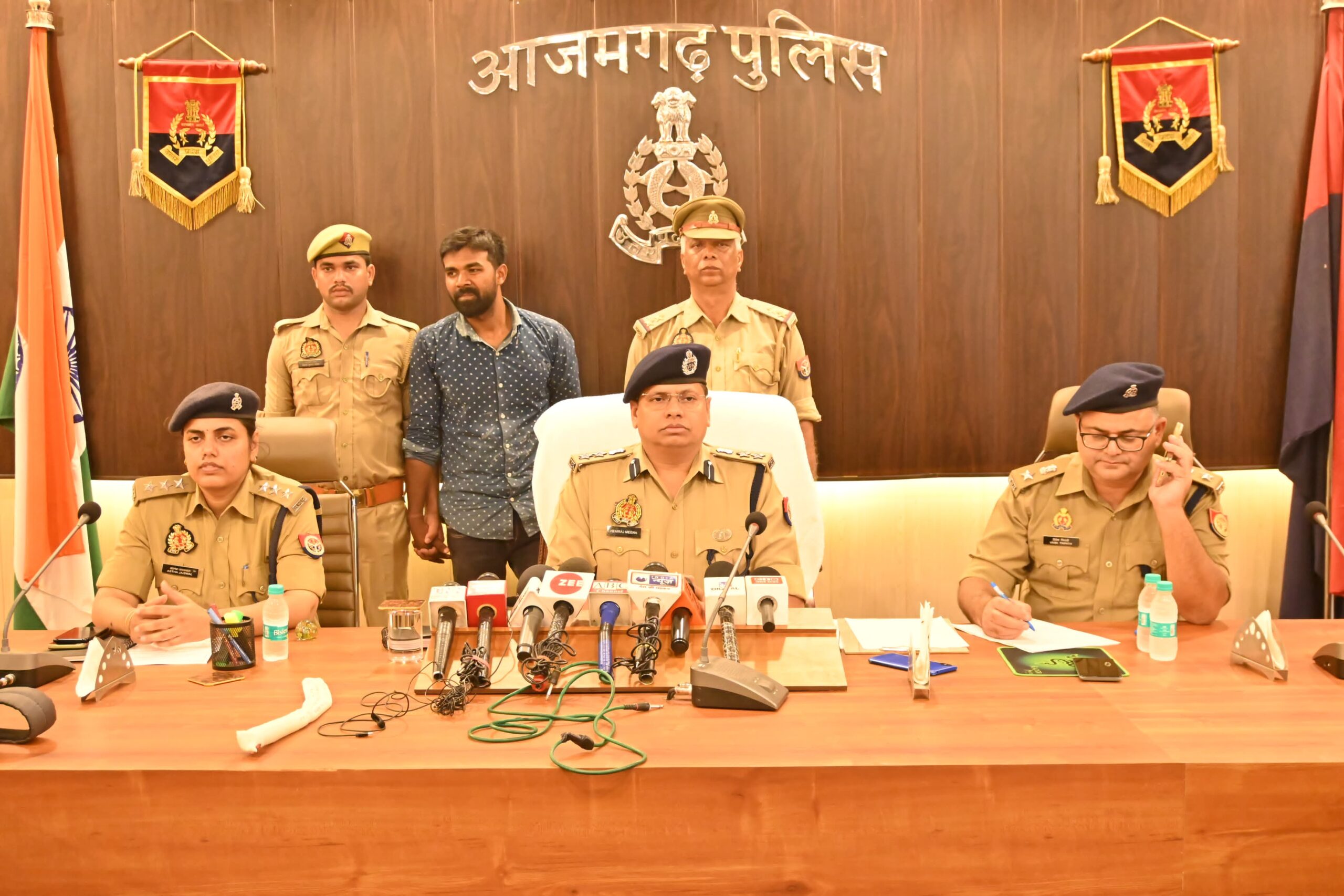आज़मगढ़: मां पर अभद्र टिप्पणी से आहत बेटे ने हत्या कर लिया बदला,  आरोपी गिरफ्तार, चापड़ बरामद