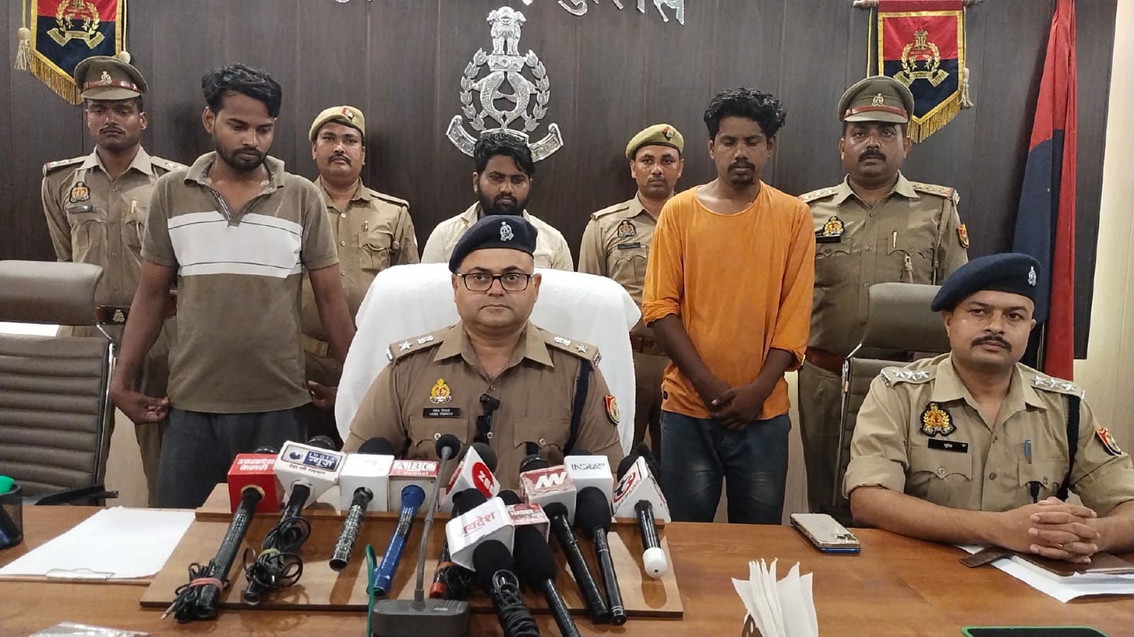 आज़मगढ़: आदित्य सेठ हत्याकांड का पर्दाफाश, महिला सहित चार आरोपी गिरफ्तार