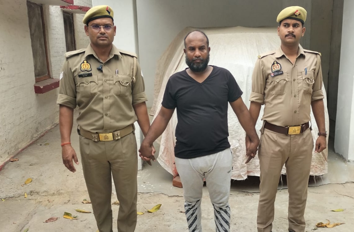 आज़मगढ़: पिता की हत्या करने वाला कलयुगी बेटा गिरफ्तार, घटना में प्रयुक्त लाठी बरामद