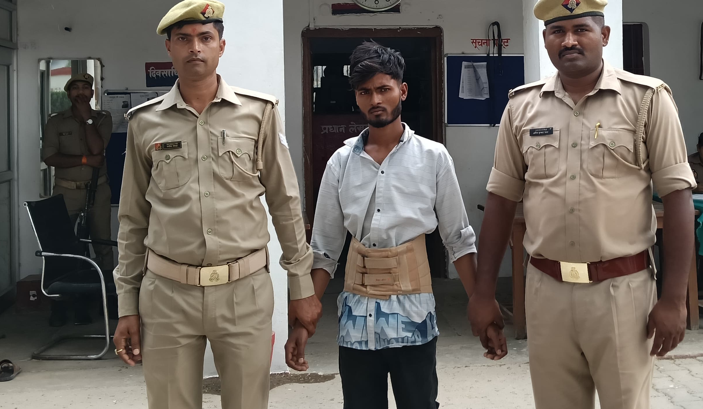 आज़मगढ़: शादी का झांसा देकर किशोरी के अपहरण करने वाला गिरफ्तार