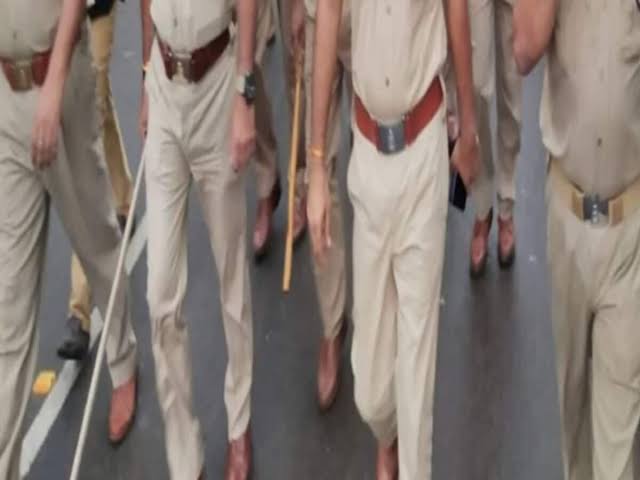 आज़मगढ़:अवैध कब्जा हटाने गई राजस्व टीम पर हमला, अर्दली घायल,PAC तैनात