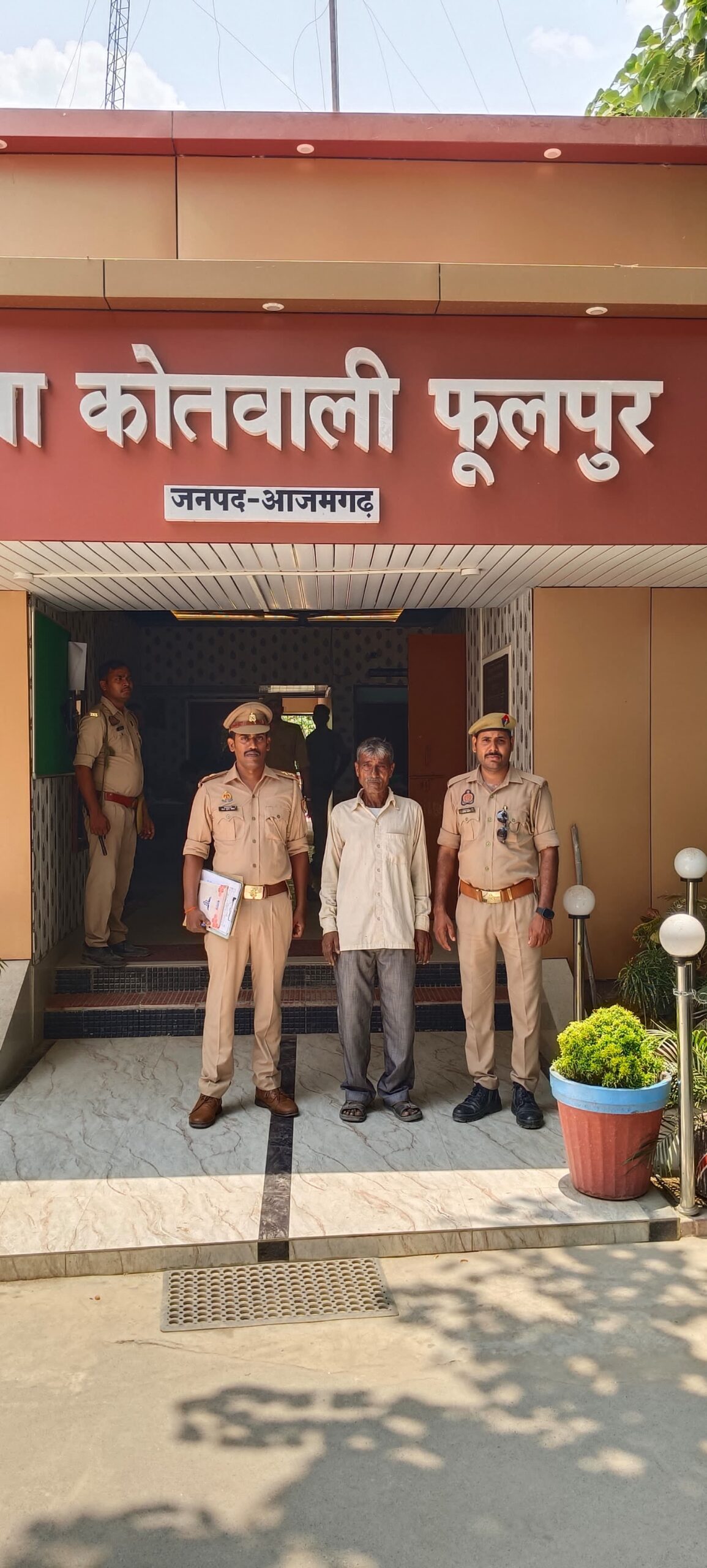 आज़मगढ़: झांड-फूंक के माध्यम से इलाज कराने गई किशोरी से ओझा ने किया  दुष्कर्म, आरोपी गिरफ्तार