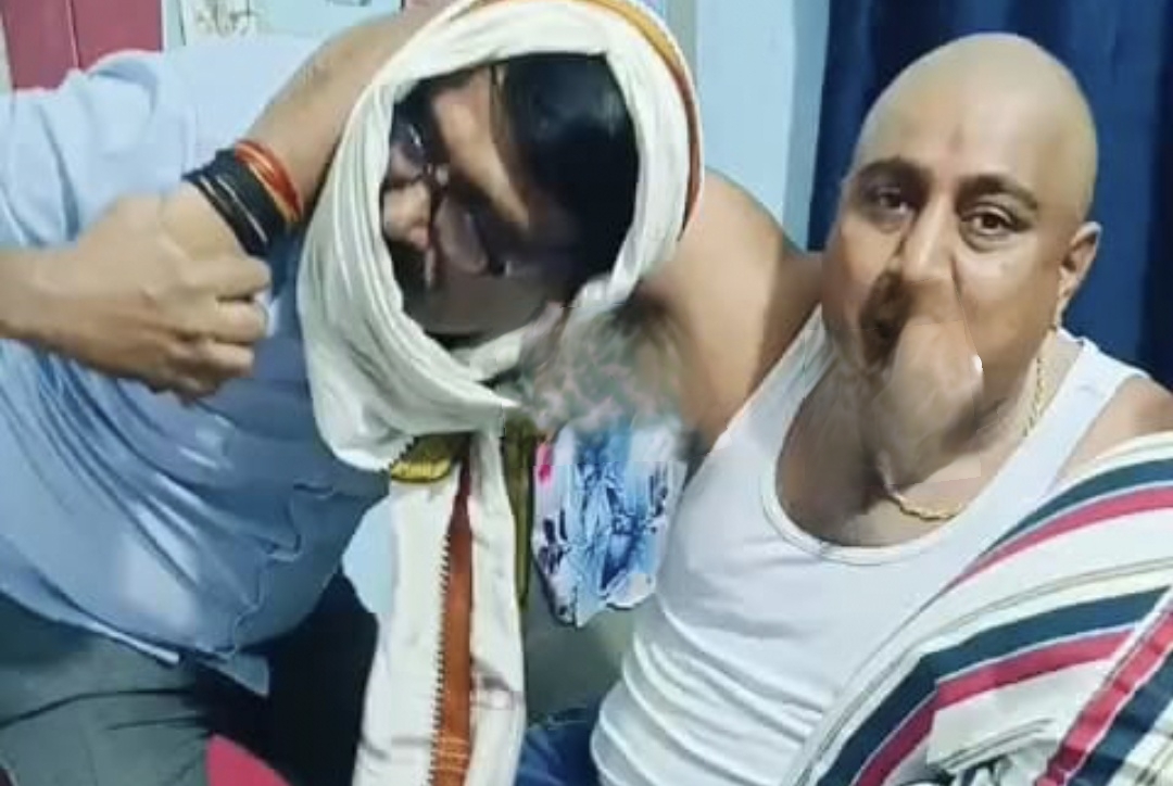 आज़मगढ़: लेखपाल संघ के अध्यक्ष को घूस लेते एंटी करप्शन टीम ने रंगे हाथों किया गिरफ्तार