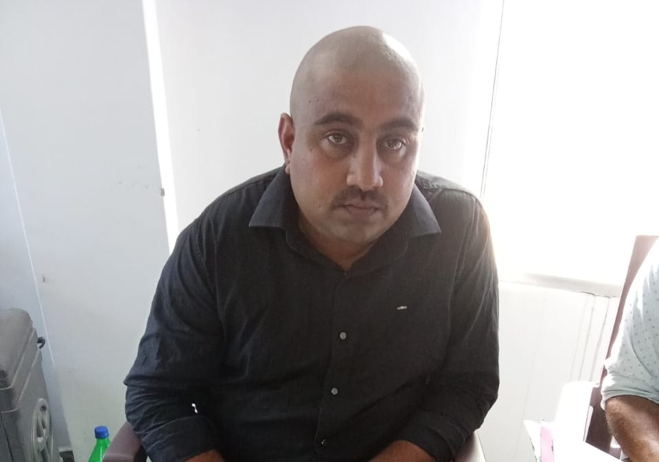 आज़मगढ़: एंटी करप्शन टीम ने घूस लेते लेखपाल को रंगे हाथों किया गिरफ्तार