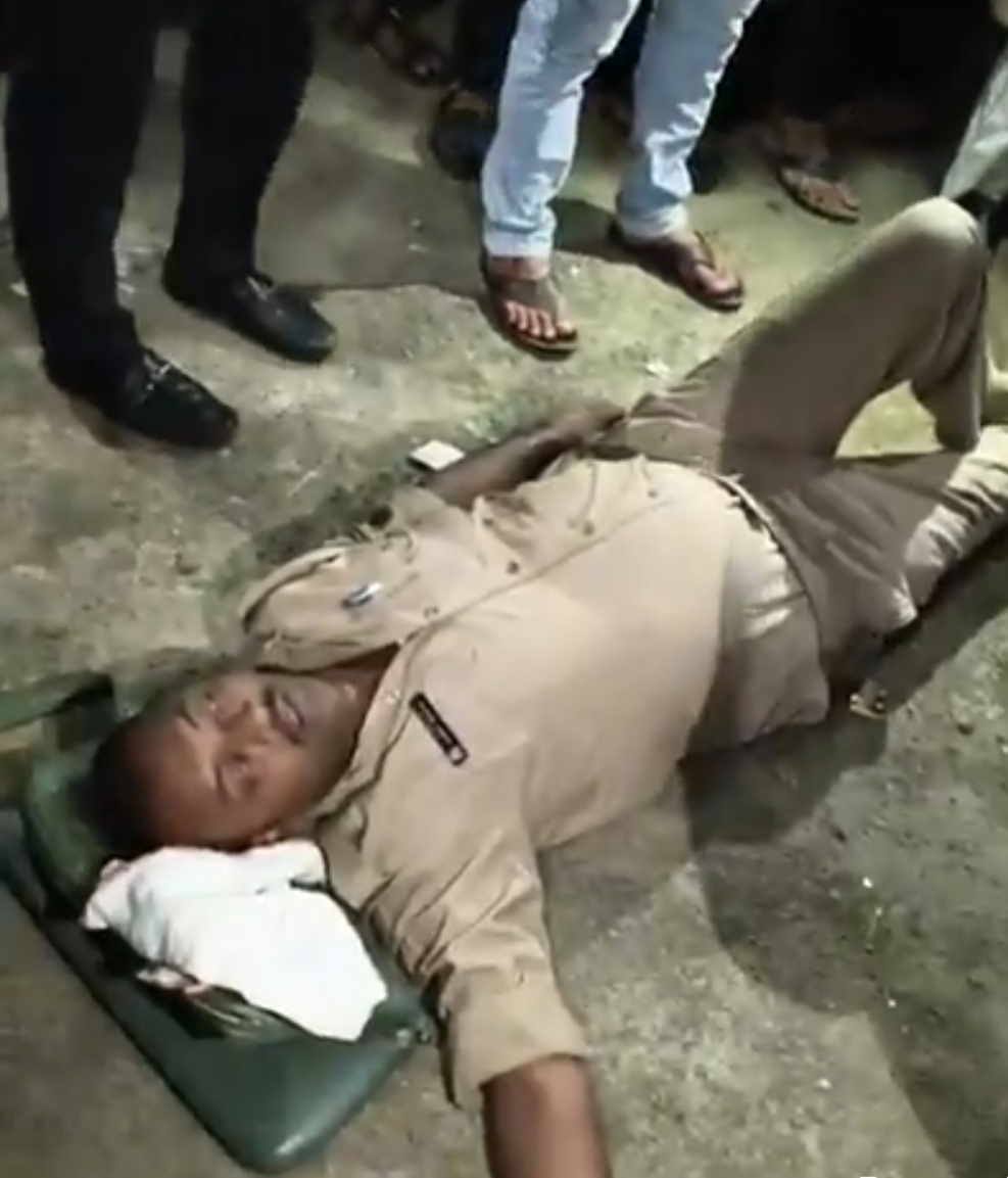 आज़मगढ़: ट्रक ने डायल 112 के वाहन में मारी टक्कर, तीन पुलिसकर्मी घायल
