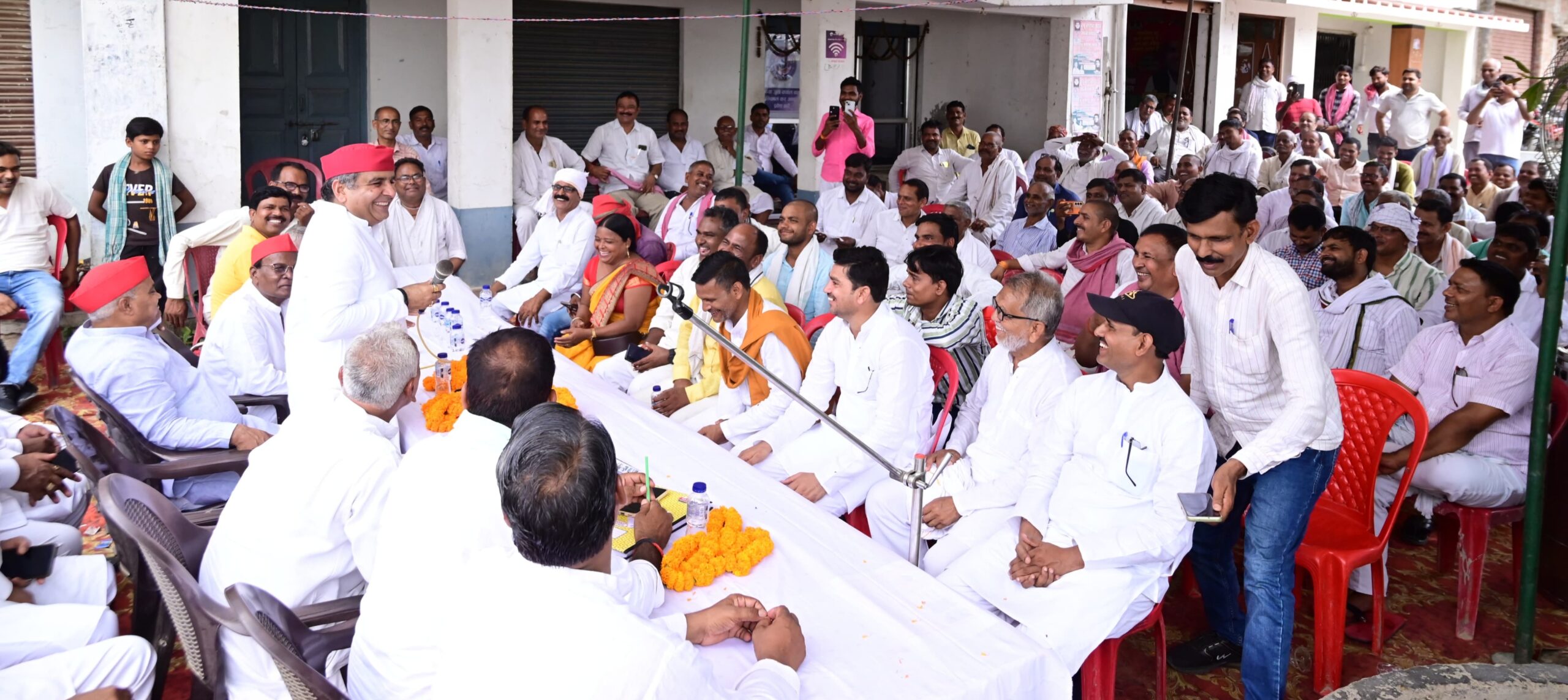 आज़मगढ़: अखिलेश यादव के आगमन की तैयारियां तेज़, सासंद धर्मेन्द्र यादव ने तैयारियों का लिया जायजा, कार्यकर्ताओं संग की बैठक