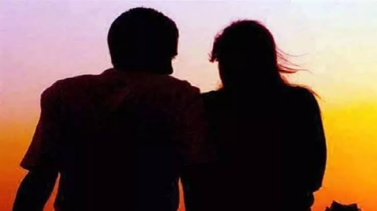 प्रेमी संग भागी नौ बच्चों की मां, पति की हत्या का भी है आरोप