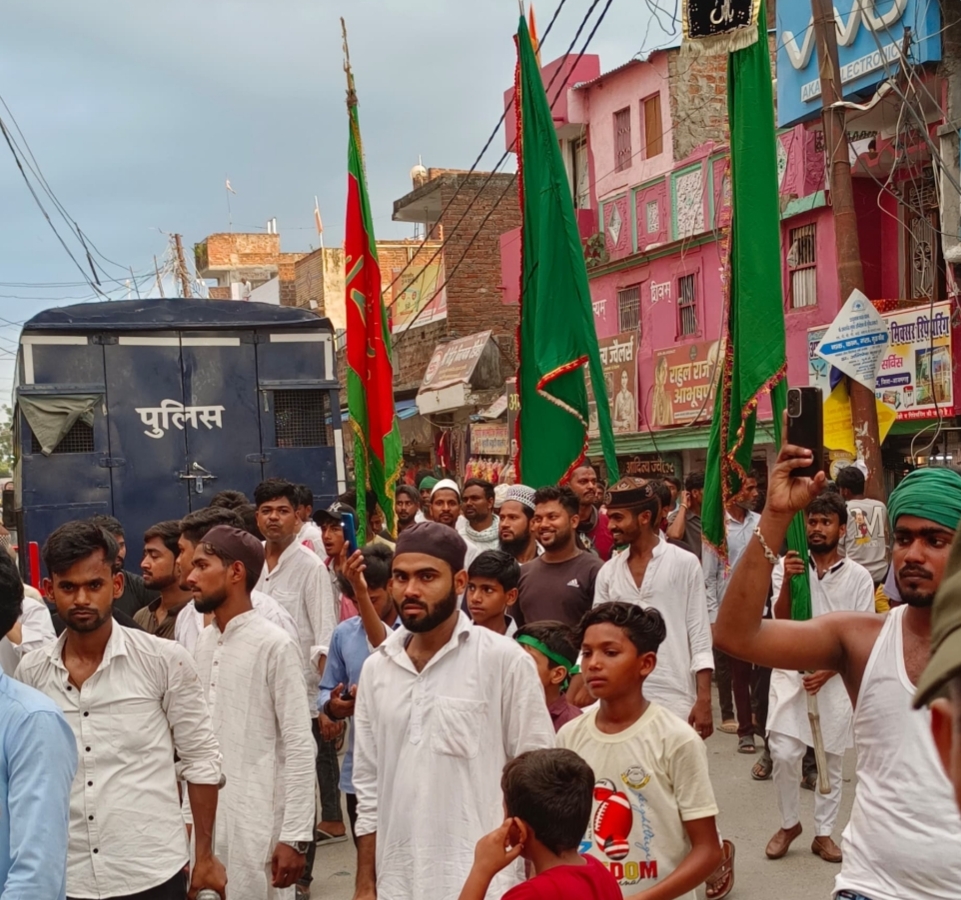आज़मगढ़: ‘या हुसैन’ की सदाओं संग ताजिये दफन, यौमे आशूरा पर शहर और ग्रामीण इलाकों में उठाए गए जुलूस
