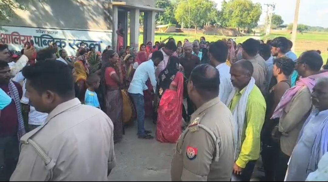 आज़मगढ़:बच्चें की चाह में महिला की सोखा ने ली जान, गंदा पानी पिलाने व गला दबाकर हत्या का आरोप
