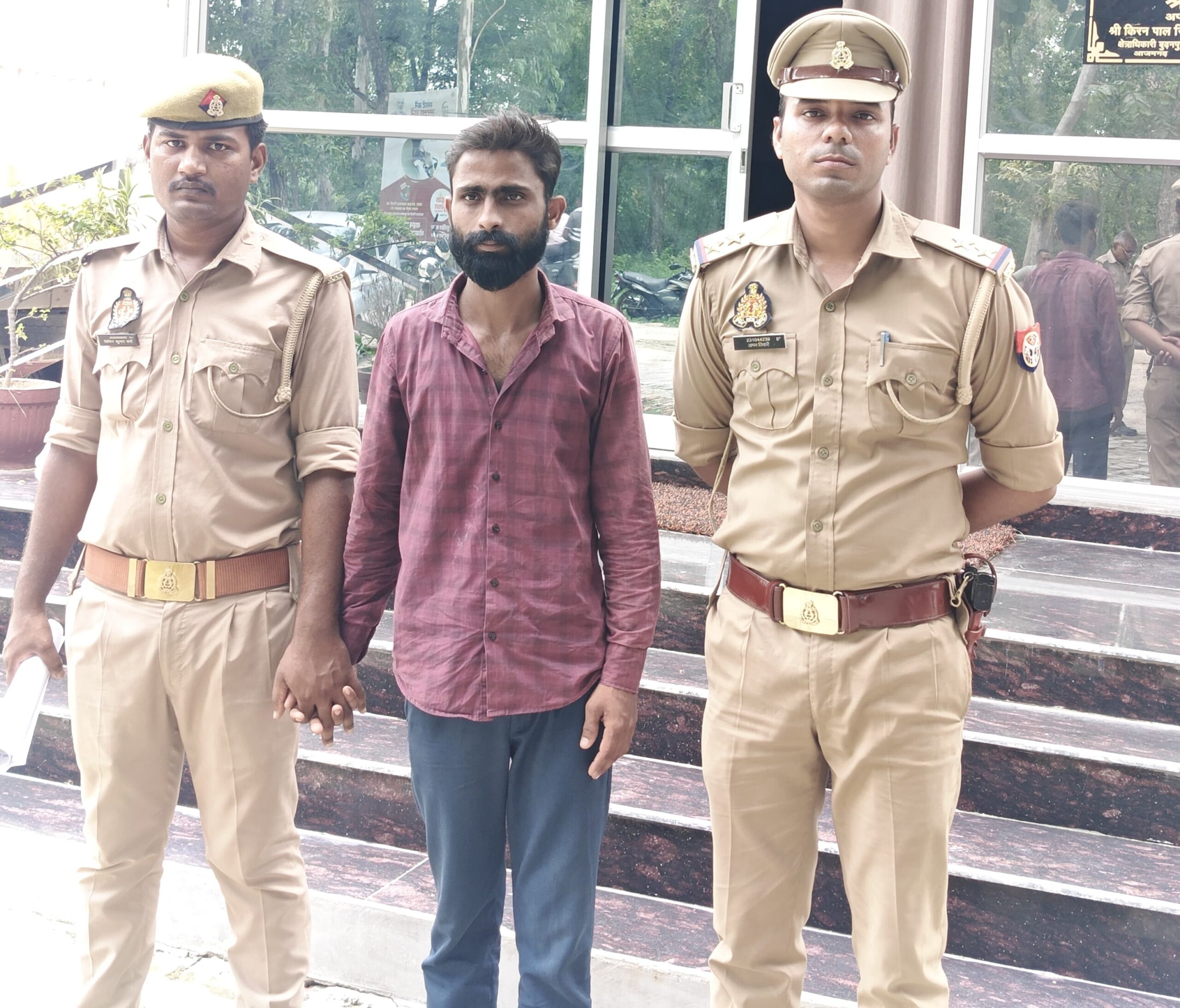 आज़मगढ़: चोरी की बाइक साथ चोर गिरफ्तार
