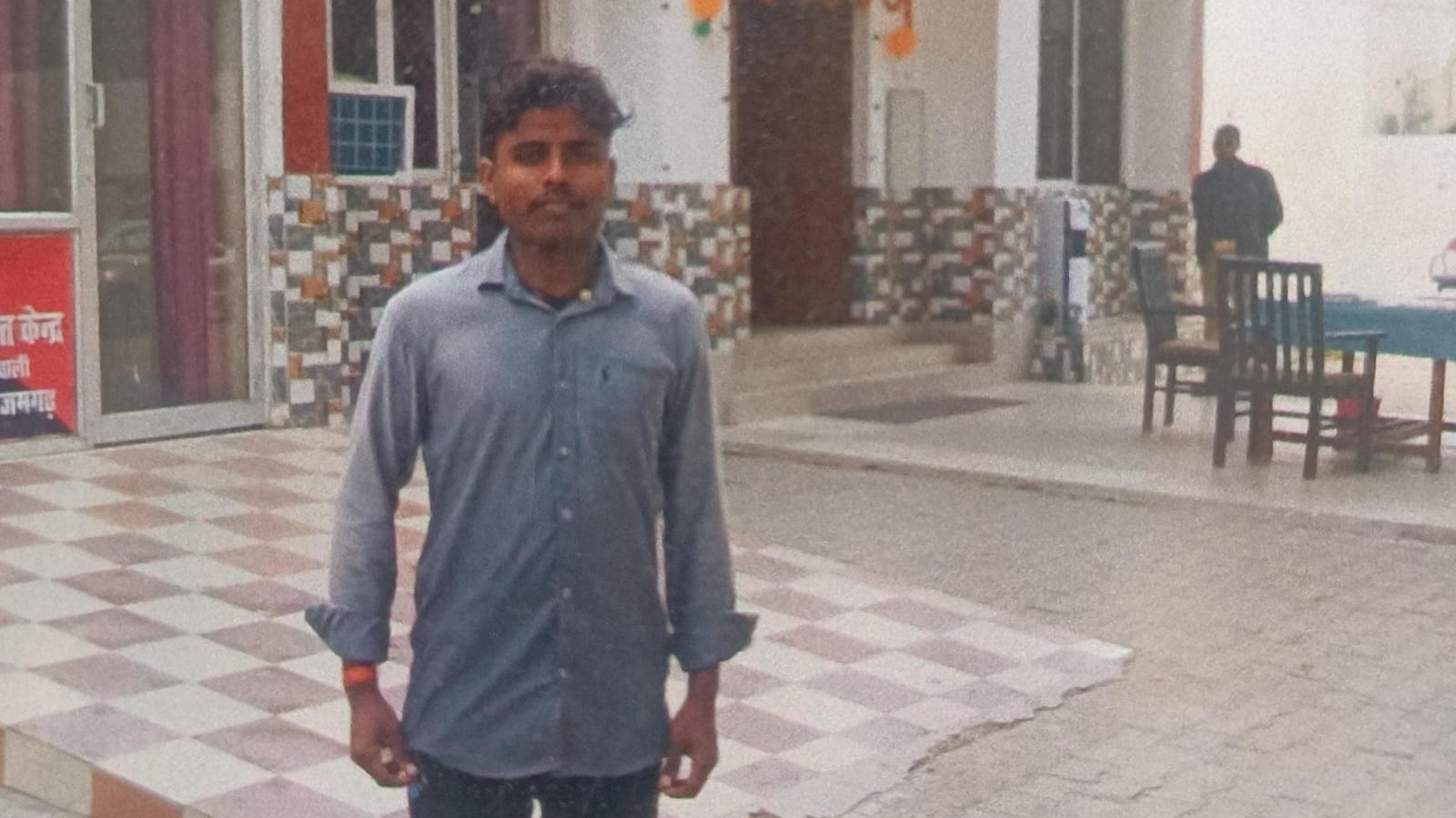 आज़मगढ़: तमसा नदी में कूदे छात्र को पुलिस ने बचाया, परिजनों ने बताया छात्र मानसिक रूप से अस्वस्थ