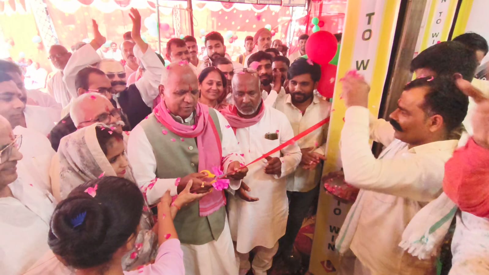 ‘पूर्वी मोबाइल सेंटर’ का भव्य उद्घाटन, अब स्थानीय स्तर पर मिलेंगे आधुनिक मोबाइल व एसेसरीज