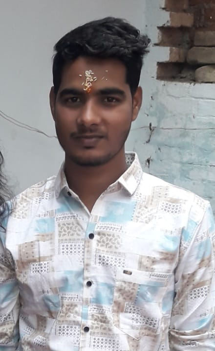 आजमगढ़ में दर्दनाक सड़क हादसा: पिकअप से आमने-सामने भिड़ी बाइक, 6 माह के मासूम के पिता की मौके पर मौत