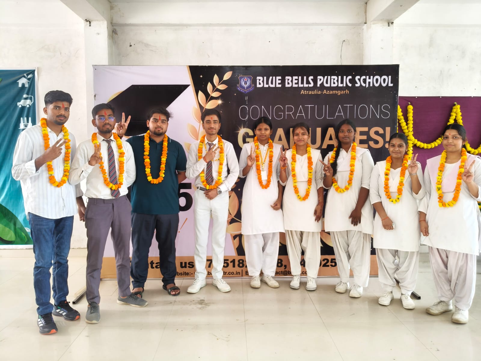 अतरौलिया के ब्लू बेल्स पब्लिक स्कूल में मेधावियों का सम्मान, आयुष पाठक बने टॉपर