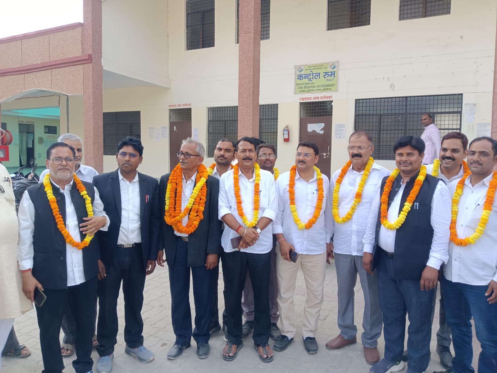 मार्टीनगंज तहसील बार चुनाव संपन्न: राम अजोर यादव अध्यक्ष, बद्रिका प्रसाद यादव मंत्री निर्वाचित