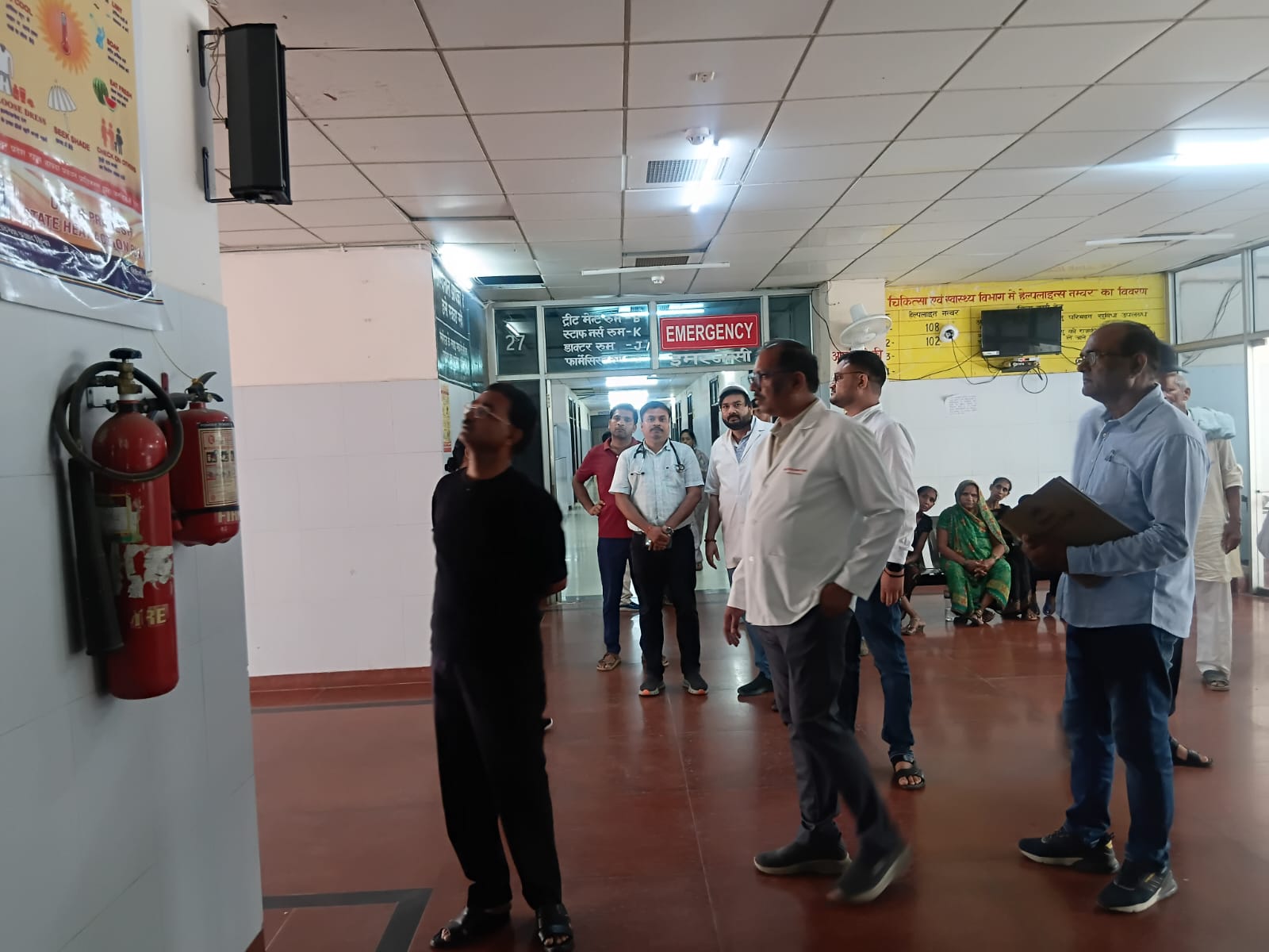 अपर निदेशक का अतरौलिया सौ शैय्या अस्पताल में औचक निरीक्षण मचा हड़कंप