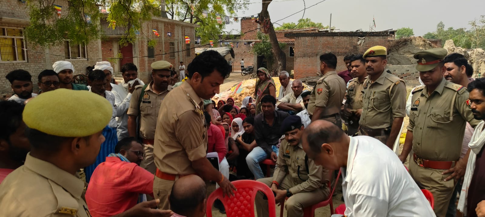 आजमगढ़: संपत्ति बंटवारे के बाद दंपत्ति की मौत से सनसनी, बेटी ने भाभी पर लगाया हत्या का आरोप