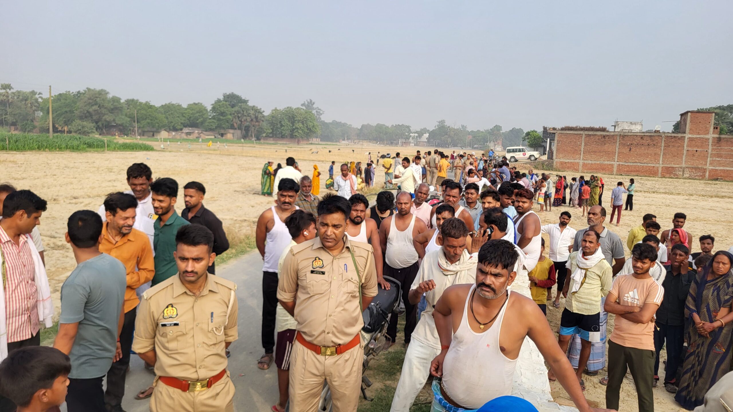 आजमगढ़ में शराबी पति से तंग आकर विवाहिता ने खाया जहर,मौत के बाद तीन मासूमों पर टूटा दुखों का पहाड़