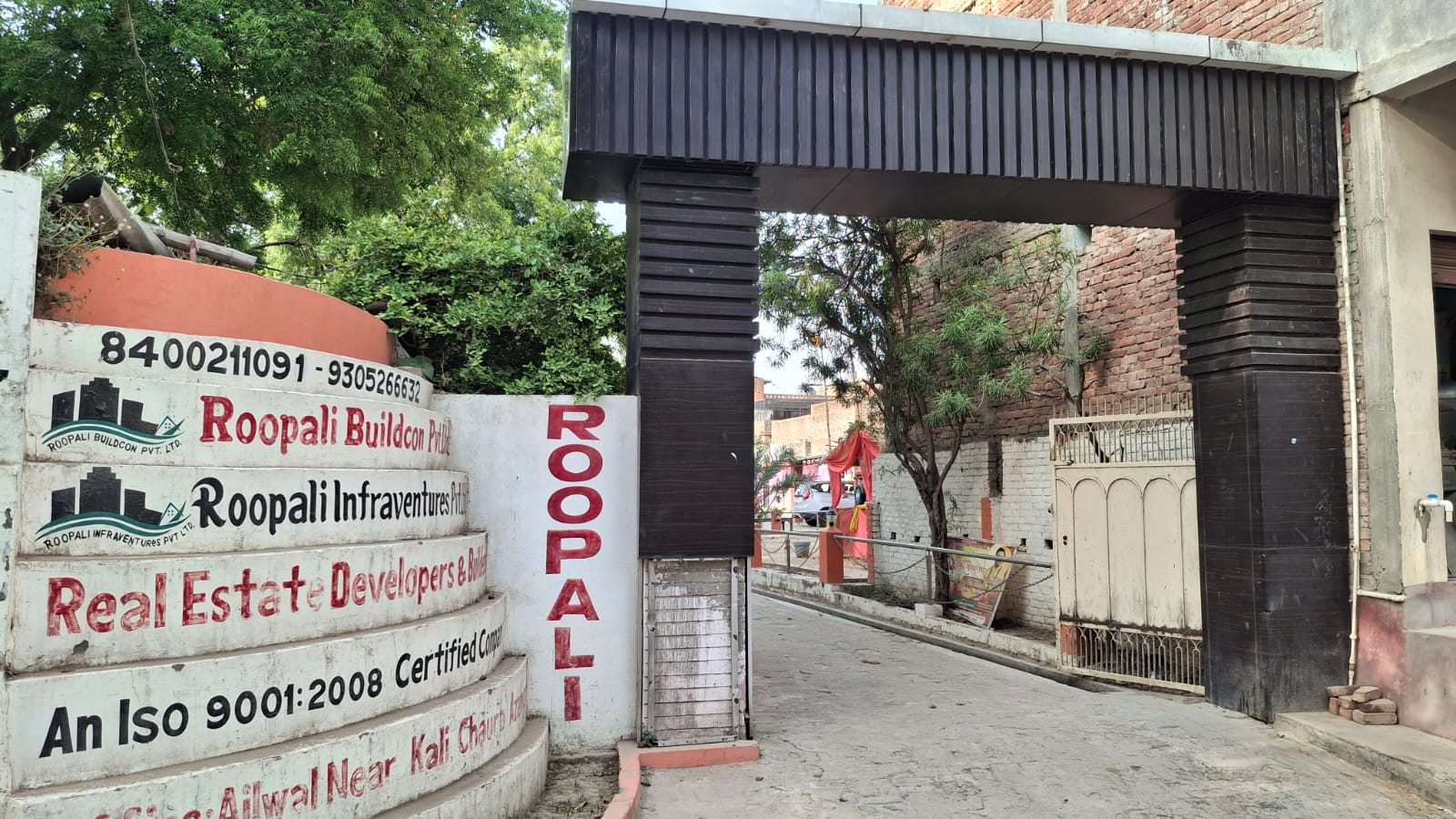 आजमगढ़ में रूपाली डेवलपर्स के अवैध प्लाटिंग पर बवाल,कब्जा न मिलने से खरीदारों का हंगामा