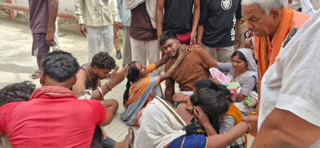 आजमगढ़ में भीषण सड़क हादसा दो बाइकों की टक्कर में युवक की मौत,पांच घायल