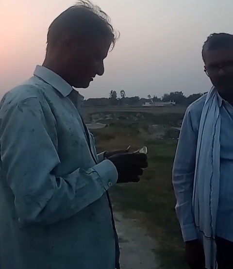 आजमगढ़ मार्टिनगंज तहसील में रिश्वतखोरी का VIDEO VIRAL, कानूनगो पर ₹4000 लेने का आरोप