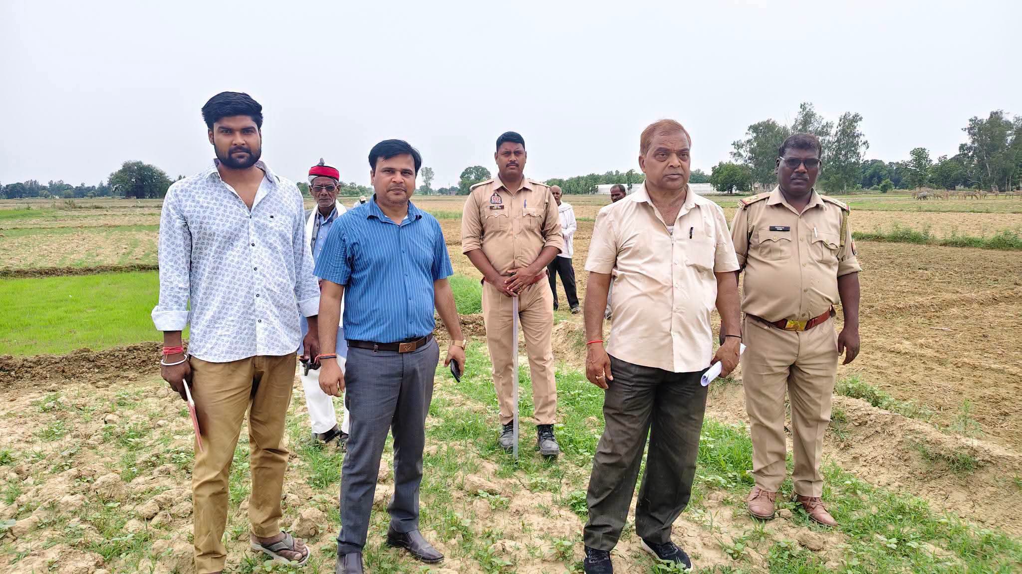 आजमगढ़ में माफिया ध्रुव सिंह उर्फ कूंटू सिंह के कब्जे से 75 बिस्सा जमीन मुक्त, प्रशासन ने पीड़ितों को दिलाया कब्जा