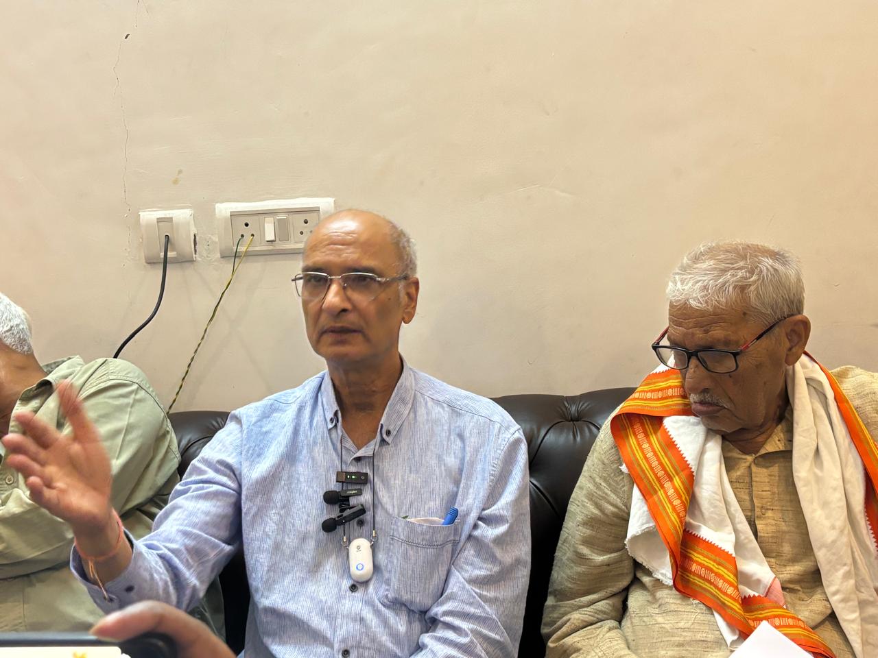 राष्ट्रीय इंटर कॉलेज तहबरपुर में अनियमितताओं का आरोप,संस्थापक के पुत्र ने उठाई उच्चस्तरीय जांच की मांग