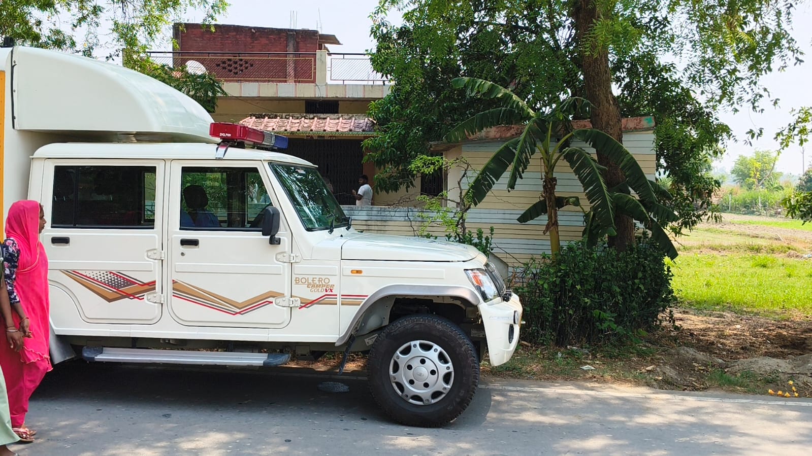 आजमगढ़ में बंद मकान में लाखों की चोरी, नगदी-जेवरात समेत कीमती सामान ले उड़े चोर