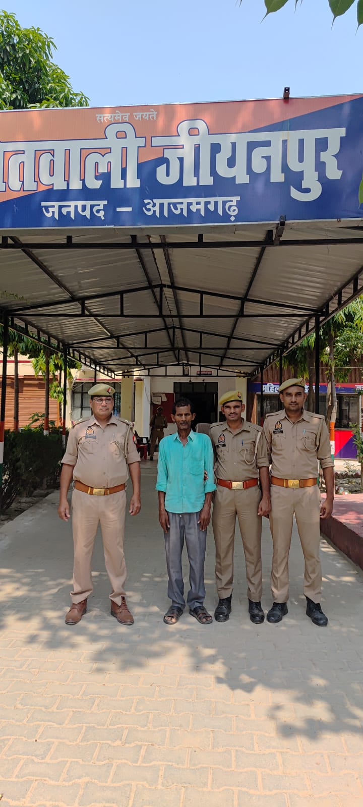 आजमगढ़ में फर्जी जमानत रैकेट का भंडाफोड़,5 जिलों में 18 अपराधियों की जमानत कराने वाला आरोपी गिरफ्तार