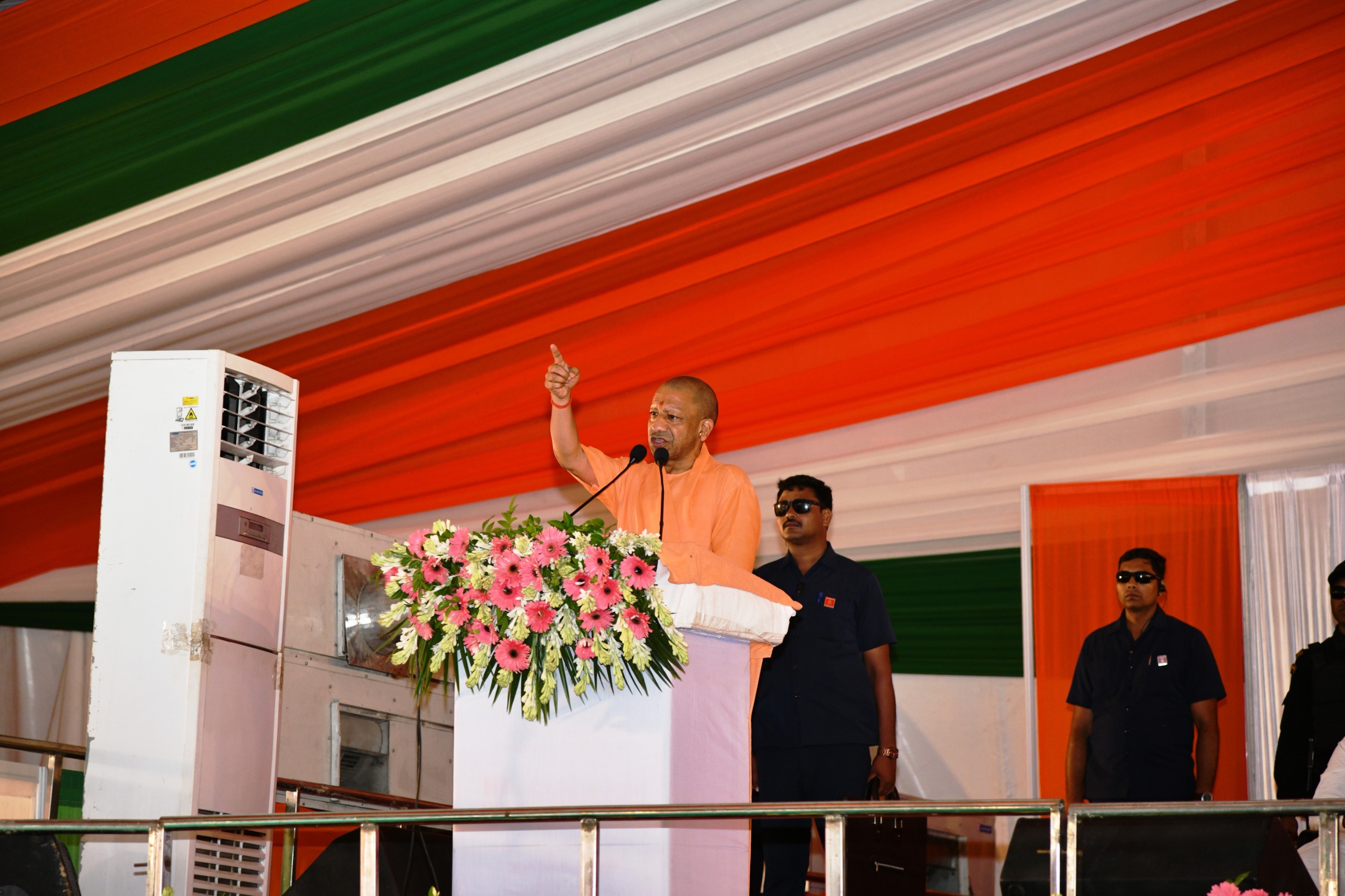 आजमगढ़ की पहचान बदलने का काम कर रही डबल इंजन सरकार : मुख्यमंत्री योगी महाराजा सुहेलदेव राज्य विश्वविद्यालय में 955 करोड़ रुपये से अधिक की परियोजनाओं का लोकार्पण एवं शिलान्यास
