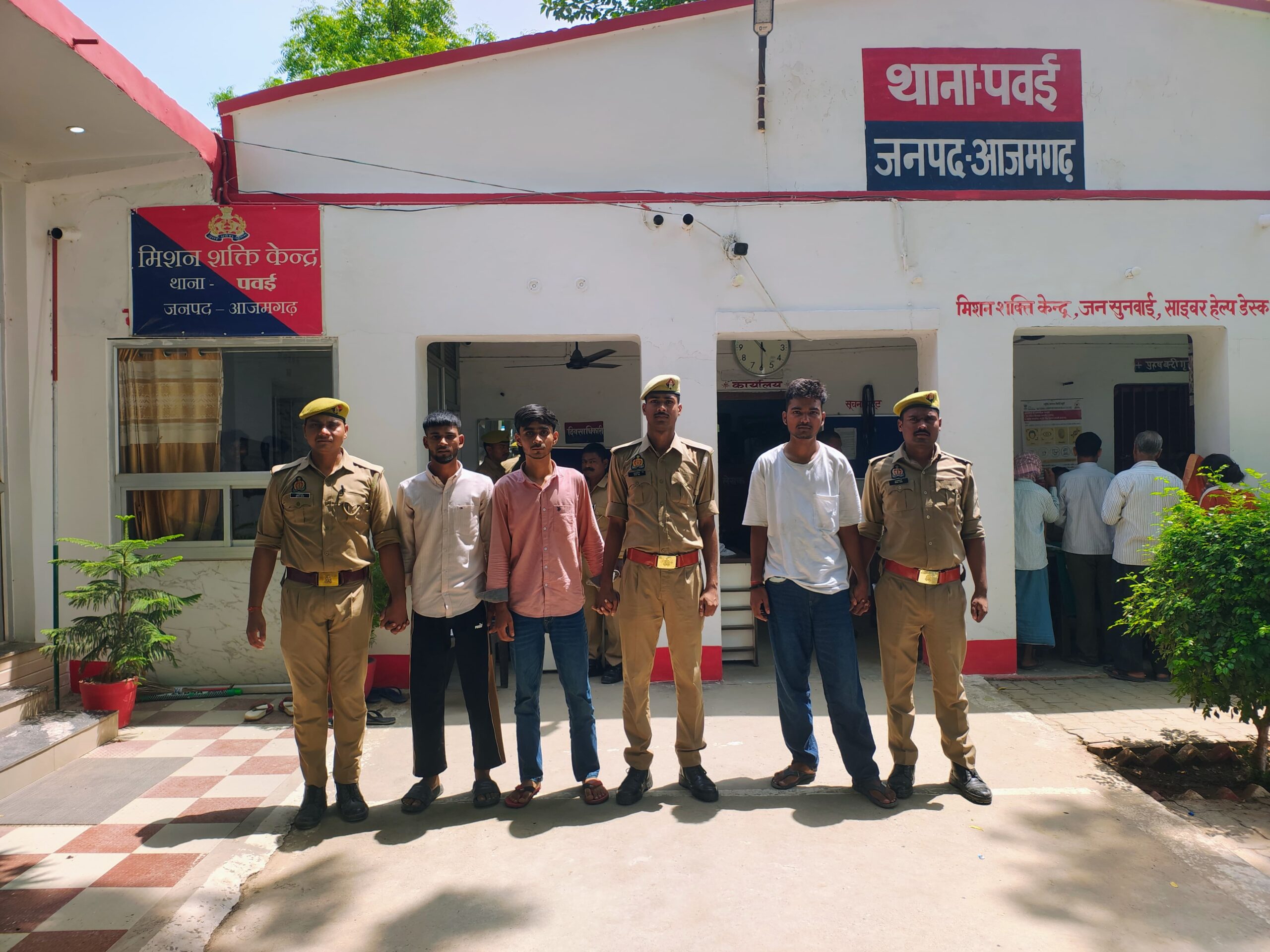 आजमगढ़ में युवक को मरा समझकर उतारे कपड़े, हत्या की कोशिश में तीन युवक गिरफ्तार