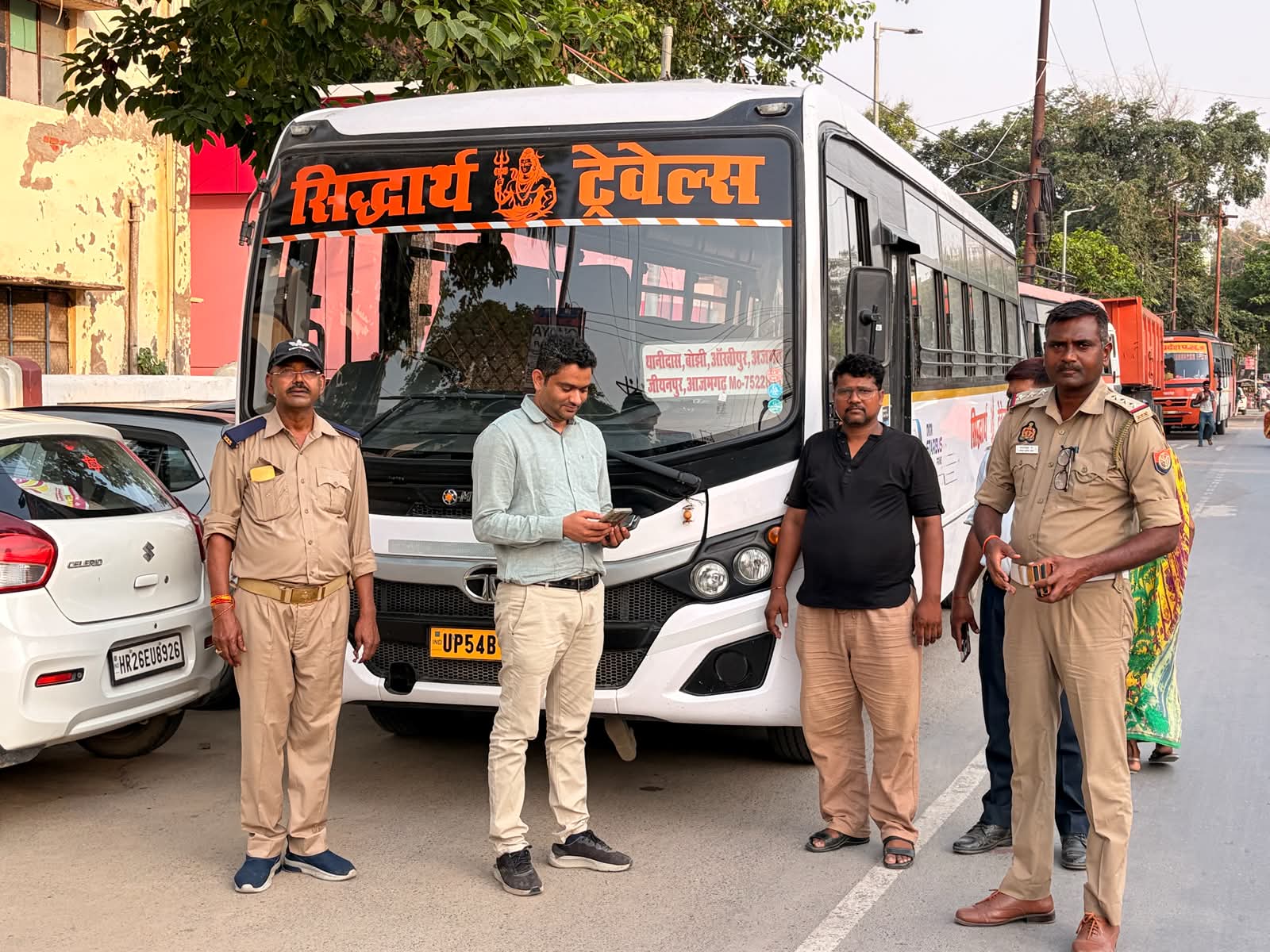 आजमगढ़ परमिट नियम तोड़ने वाली 5 बसों पर गिरी गाज,ARTO प्रवर्तन की बड़ी कार्रवाई