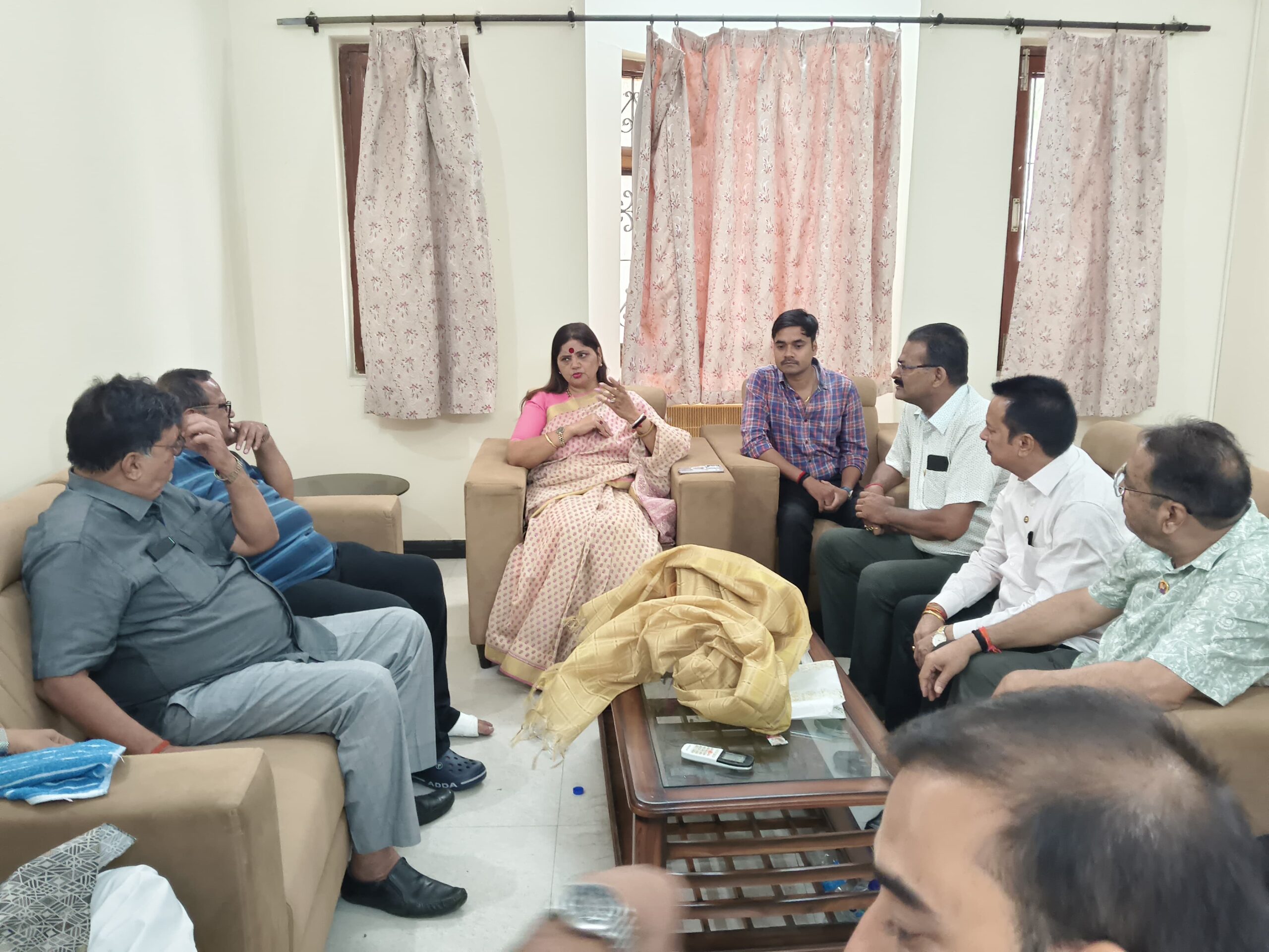 आजमगढ़ महिला सशक्तिकरण,पर्यावरण संरक्षण और ODOP पर हुई चर्चा,लायंस क्लब ने राज्य महिला आयोग अध्यक्ष बबीता चौहान का किया सम्मान