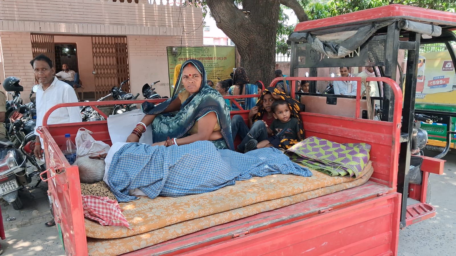 मंडलीय चिकित्सालय में धन उगाही का आरोप, मरीज के परिजनों ने वार्ड कर्मचारियों पर लगाए गंभीर आरोप